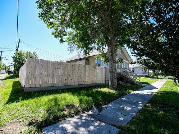 3rd image of 707 16th St N