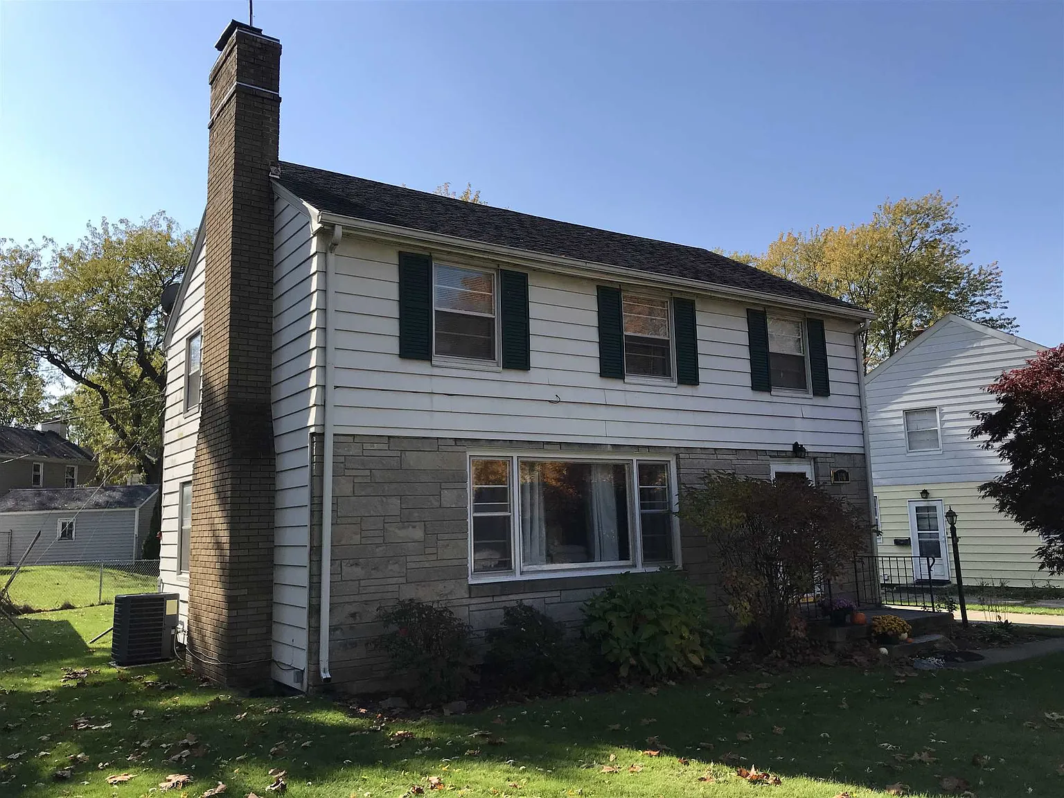 140 E Tasher St photo 1