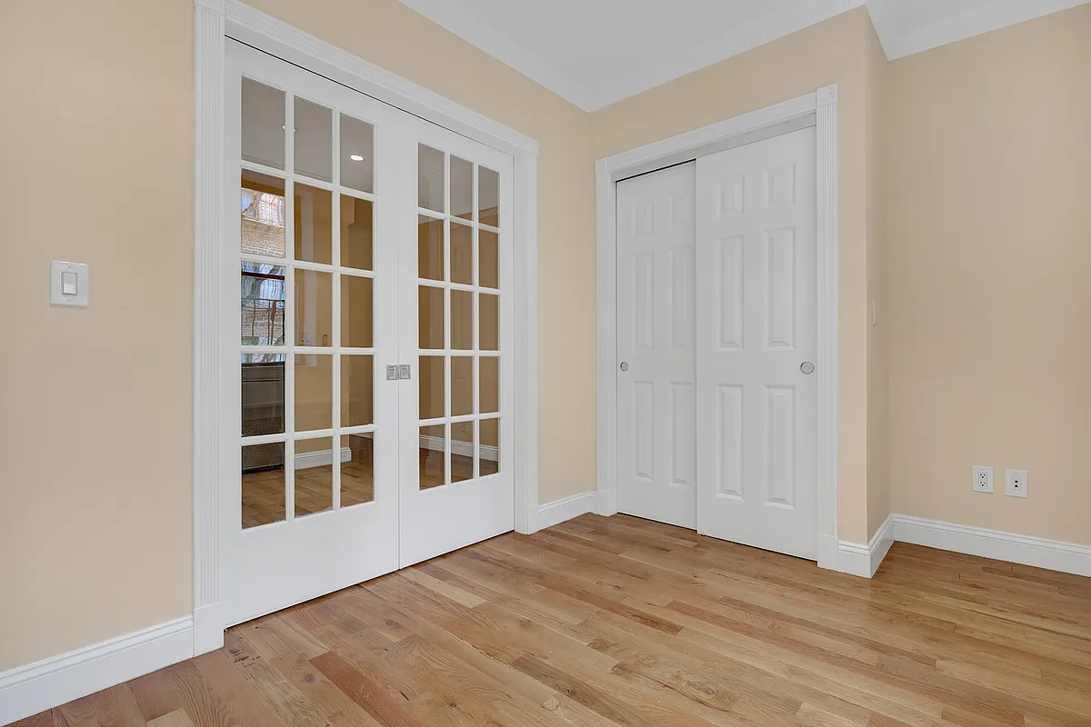 Building Photo - 336 E 81st St #3A