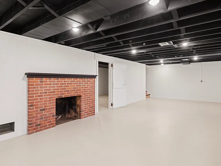 Valley View Dr — Photo 21