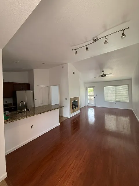 2 bed, 1204 sqft, $3,100 — Photo 2