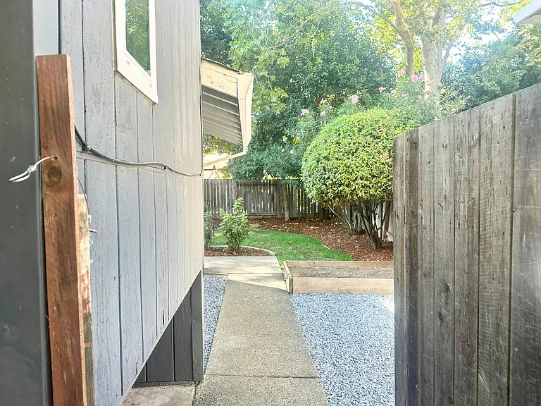 2831 Lillard Dr — Photo 19