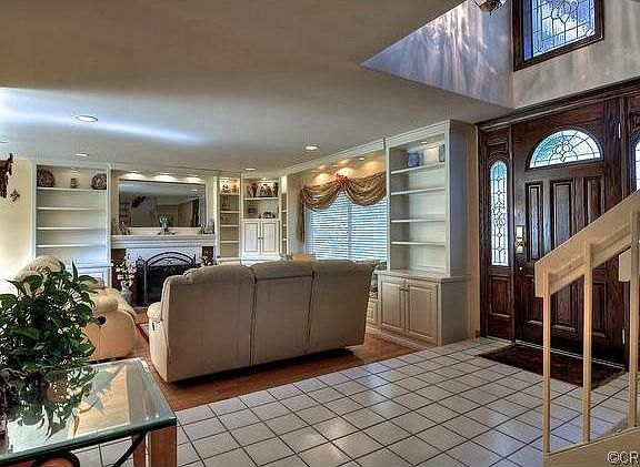 3rd image of 17572 Teachers Ave