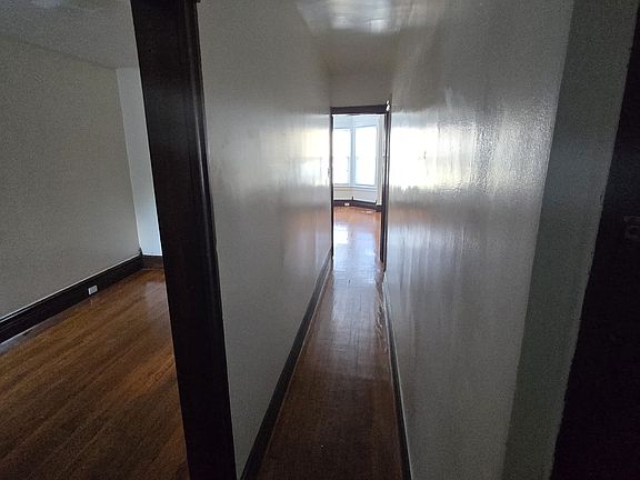 3rd image of 1421 W Union St