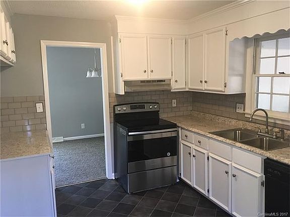 2nd image of 875 Woodway Ln