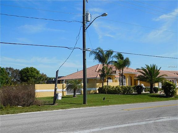 3rd image of 23272 Peachland Blvd