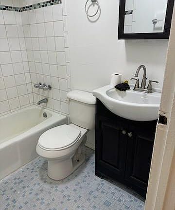2nd image of 28 Hillcrest Ave APT 1B