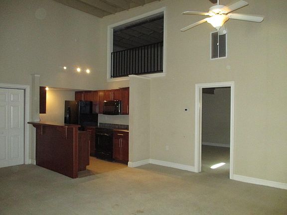 4th image of 625 High St APT D