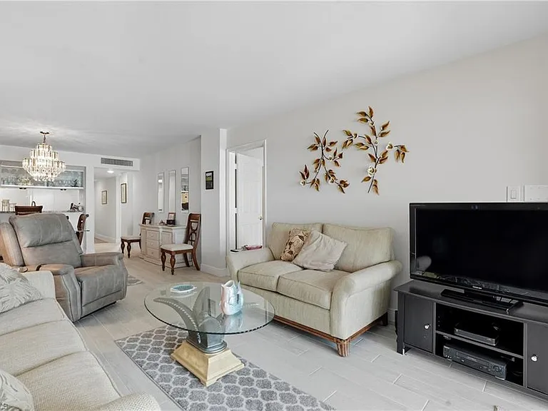 25900 Hickory Blvd #305 — Photo 3