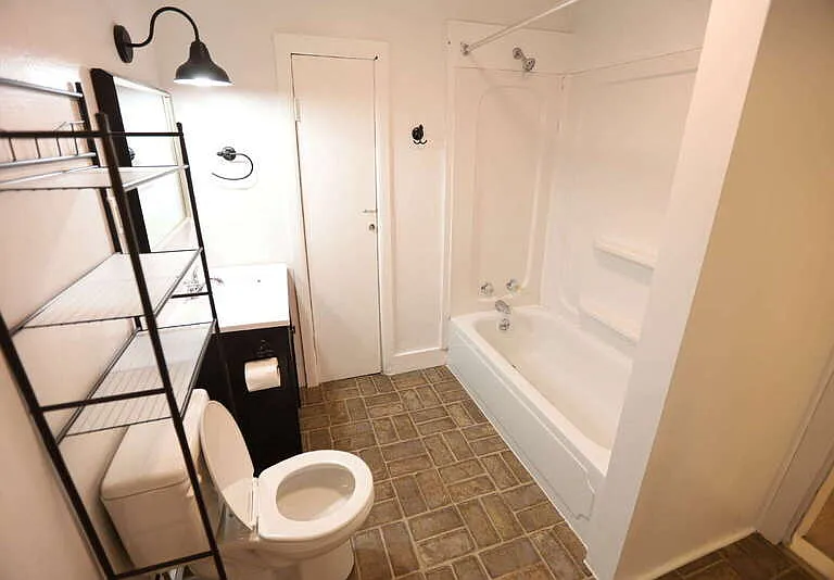 112 S 8th St #1/2 — Photo 7