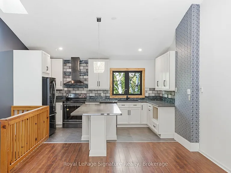 585 Oxbow Cres — Photo 9