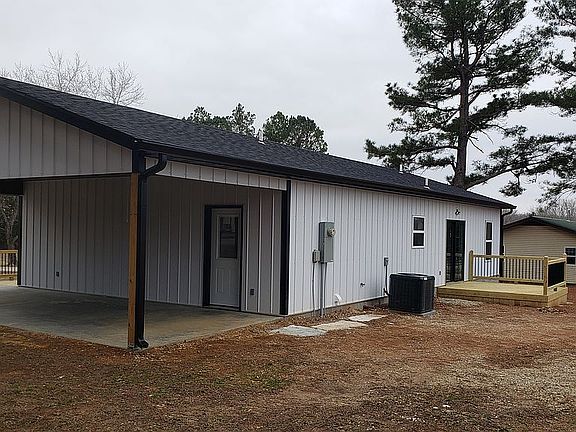 4th image of 127 Lake Circle Dr