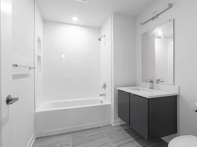 Graduate Pointe — Photo 20