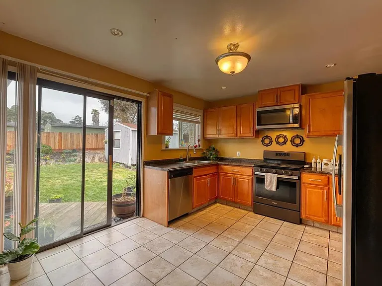 475 Carmel Ave — Photo 5