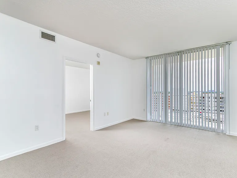 18800 NE 29th Ave #923 — Photo 6