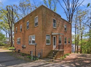 10827 Crest St, Fairfax, VA 22030