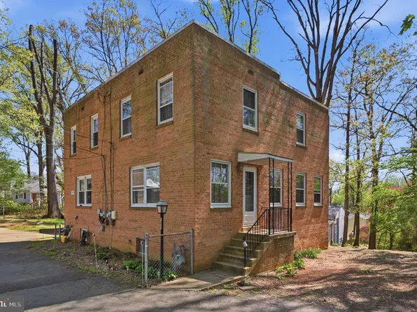 10827 Crest St, Fairfax, VA 22030