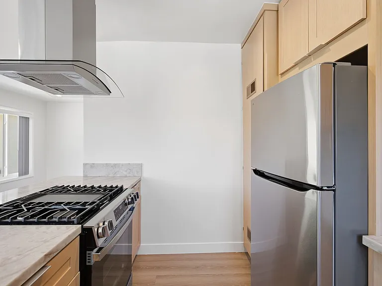 4321 Saugus Ave — Photo 4