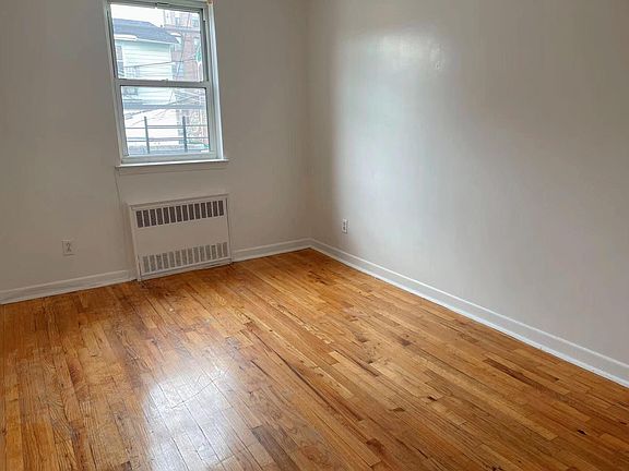 5th image of 156 Bay 32nd St #1