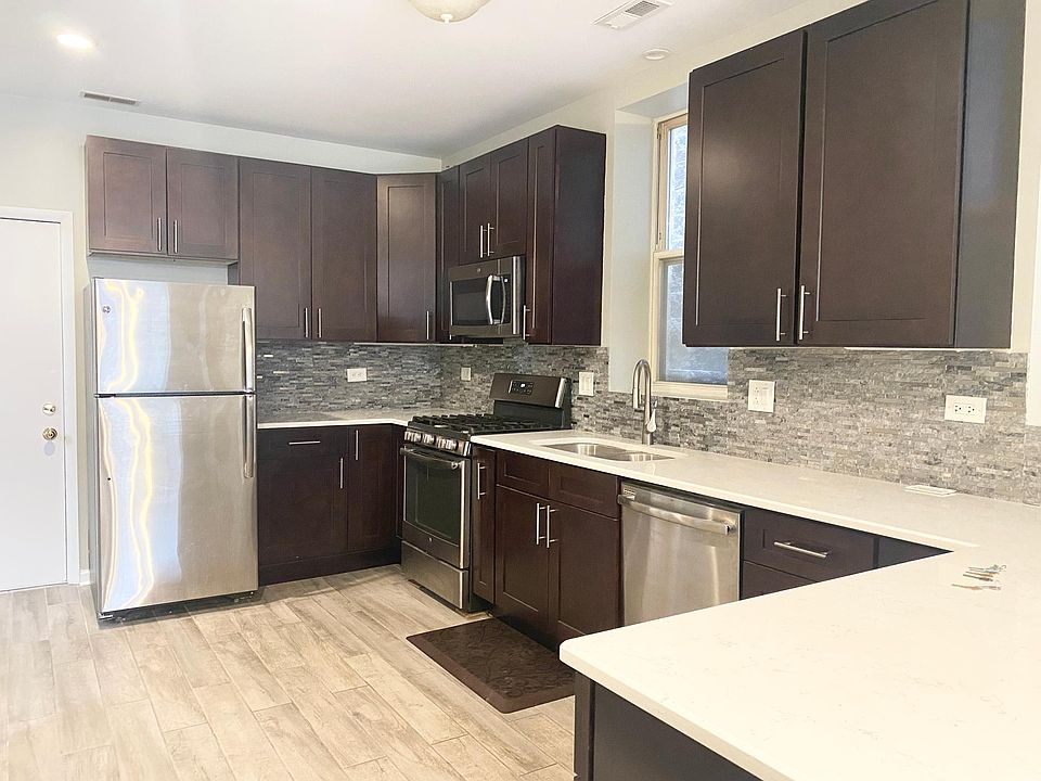 1st image of 1425 N Wood St APT 2A