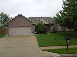 2204 Beckys Bluff Ct, Columbia, MO 65203