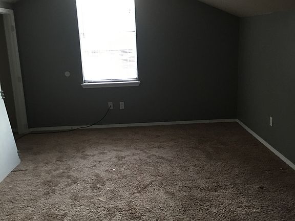 4th image of 2418 W Gum St