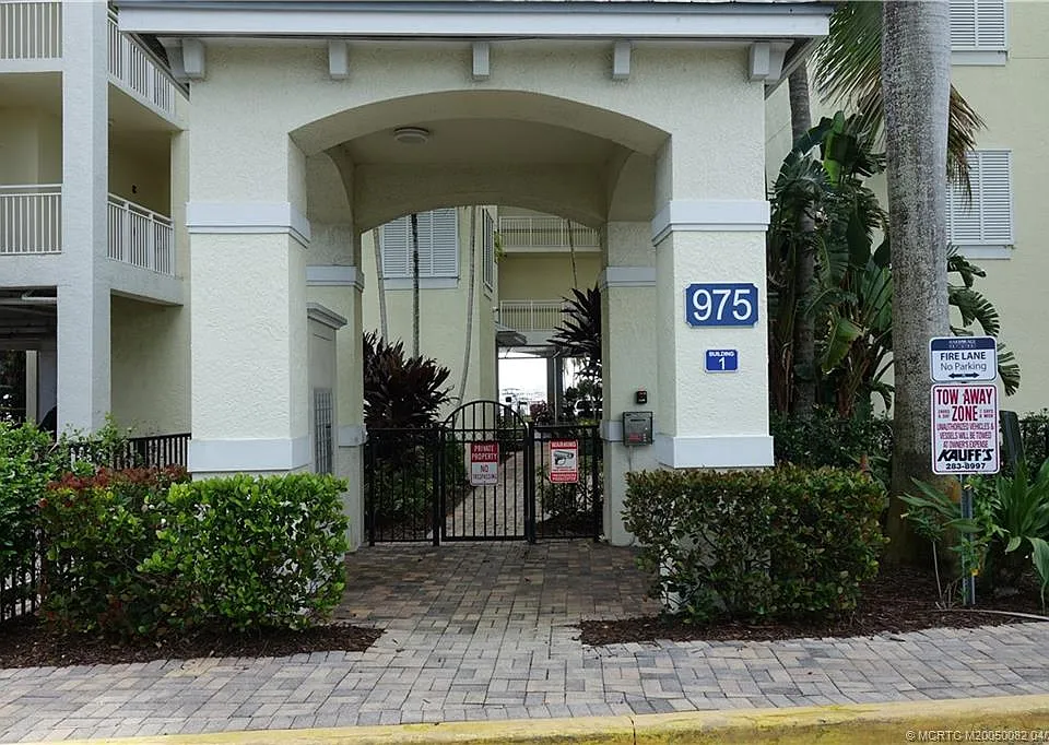 975 NW Flagler Ave #306