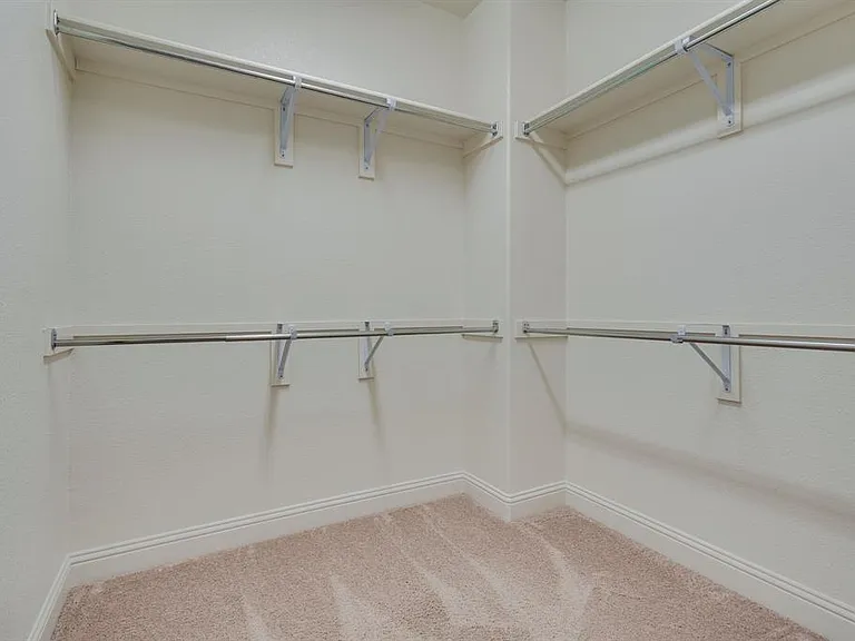 4221 Broadway Ave — Photo 26