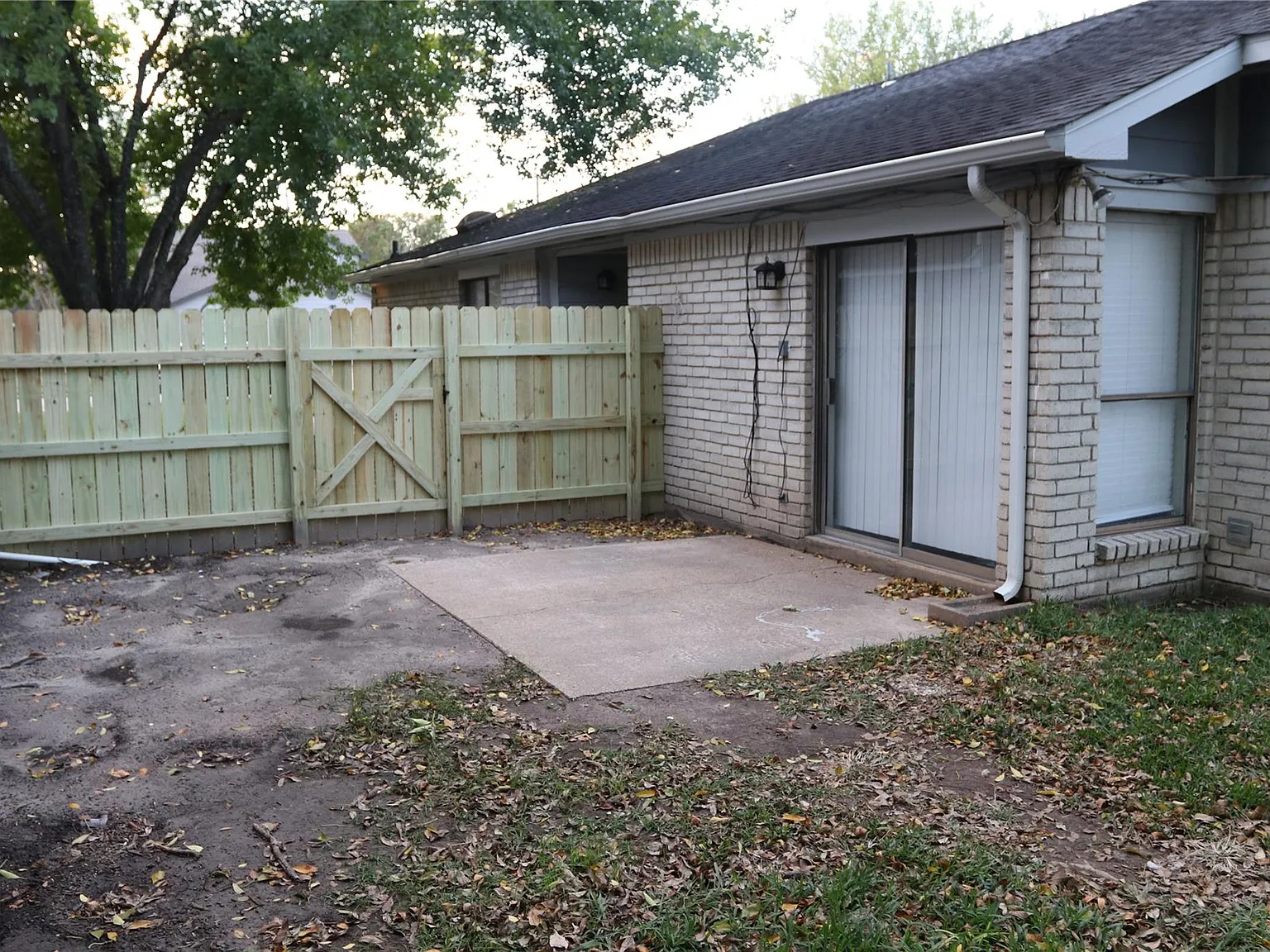 3 bed, 2.0 bath, 1390 sqft, $1,749 — Photo 3