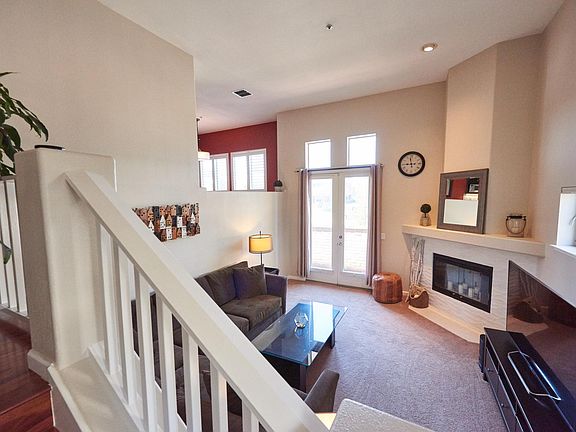 2nd image of 8 Emerald Bay Ln