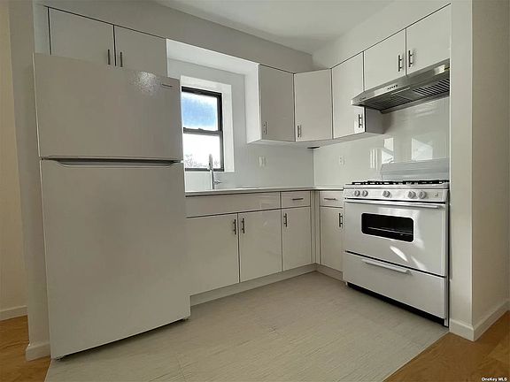 4th image of 42-29 Parsons Blvd #2B