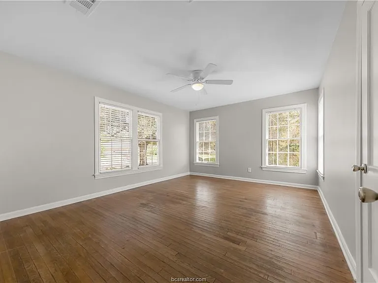 807 Enfield St — Photo 15