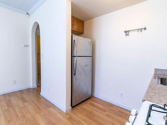 5th image of 1749 Oxford St #20