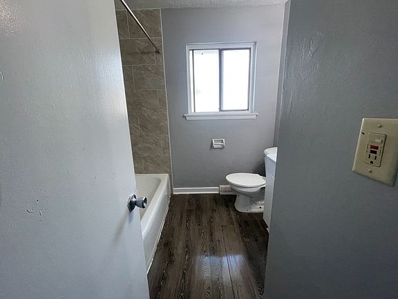 4th image of 5822-5824 N 93rd St