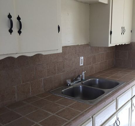 3rd image of 3647 W 104th St APT 3