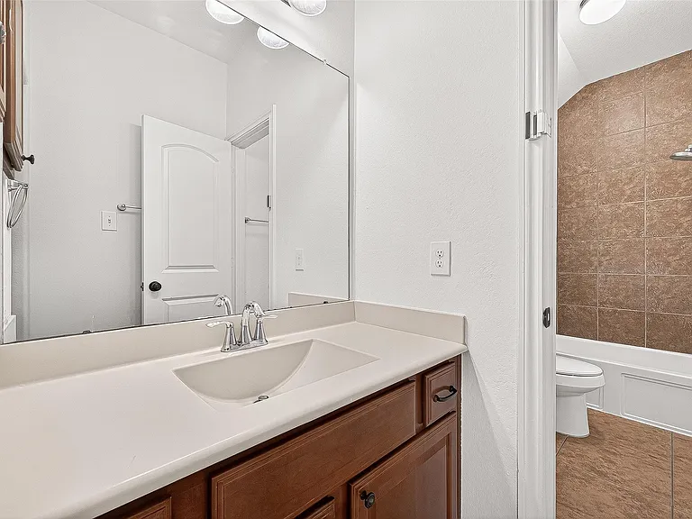 138 S Sawbridge Cir — Photo 33