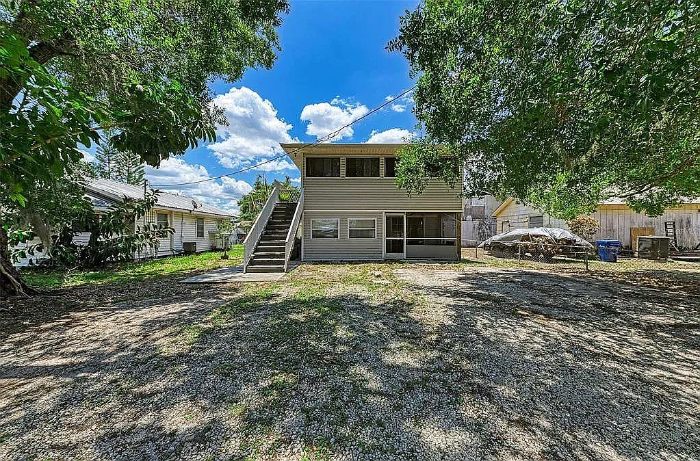 2 bed, 2335 sqft, $1,250 — Photo 1