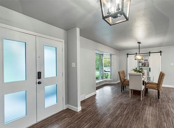 3rd image of 1 Post Oak Cir