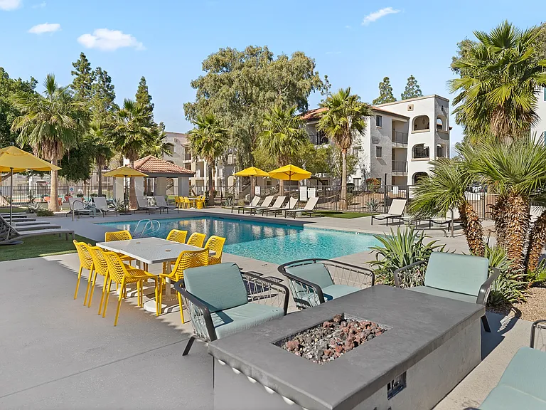 Solas Glendale — Photo 3