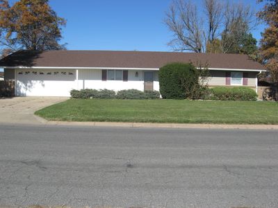 1231 W Taylor St, Lyons, KS, 67554