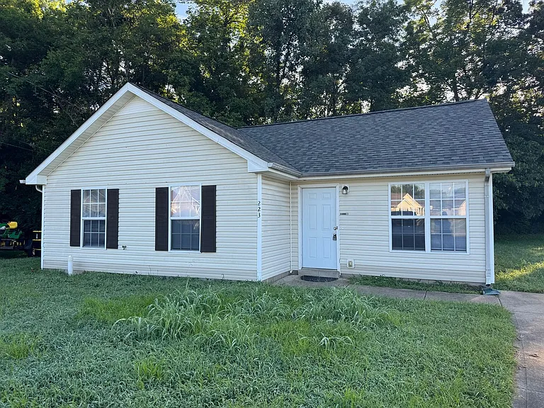 223 Faulkner Ct — Photo 4