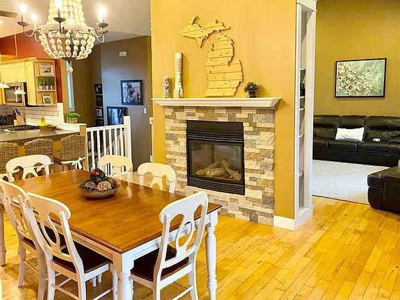 4th image of 1501 Saffron Cir