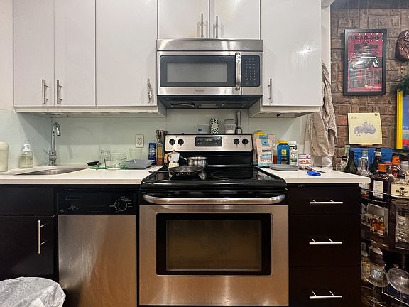 4th image of 132 Dupont St APT 2L