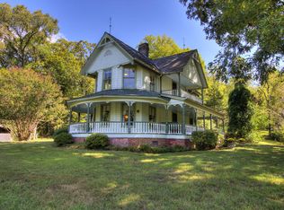 545 Martin Valley Rd, Walland, TN 37886