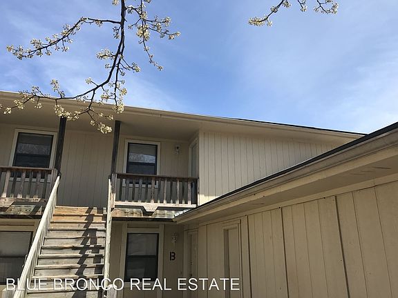 3rd image of 207 Sky Vue Dr APT D