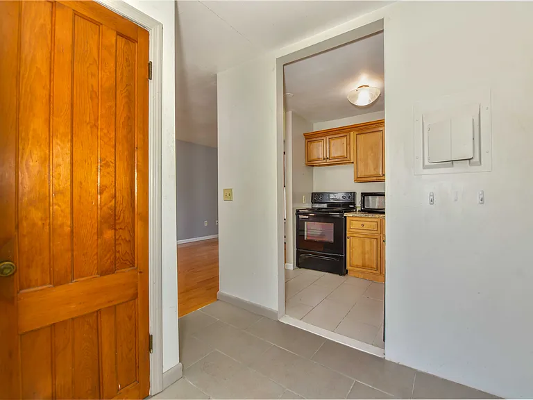 129 Green St #2 — Photo 8
