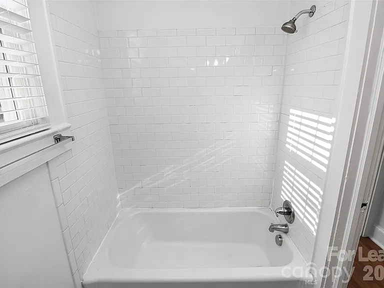912 S York St — Photo 17