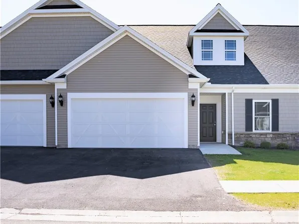 140 Seasons Trl, Webster, NY 14580