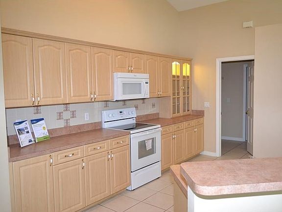 3rd image of 3247 Glenwood Cir