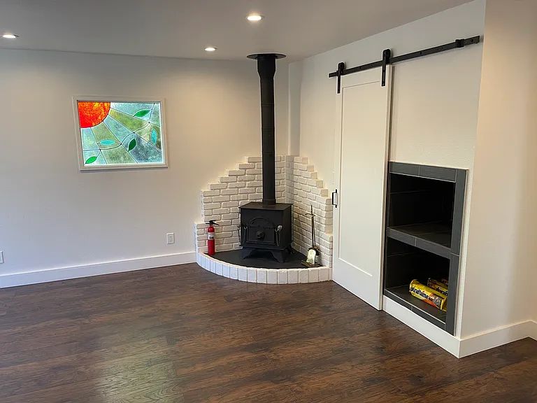2334 Burnside Rd — Photo 43